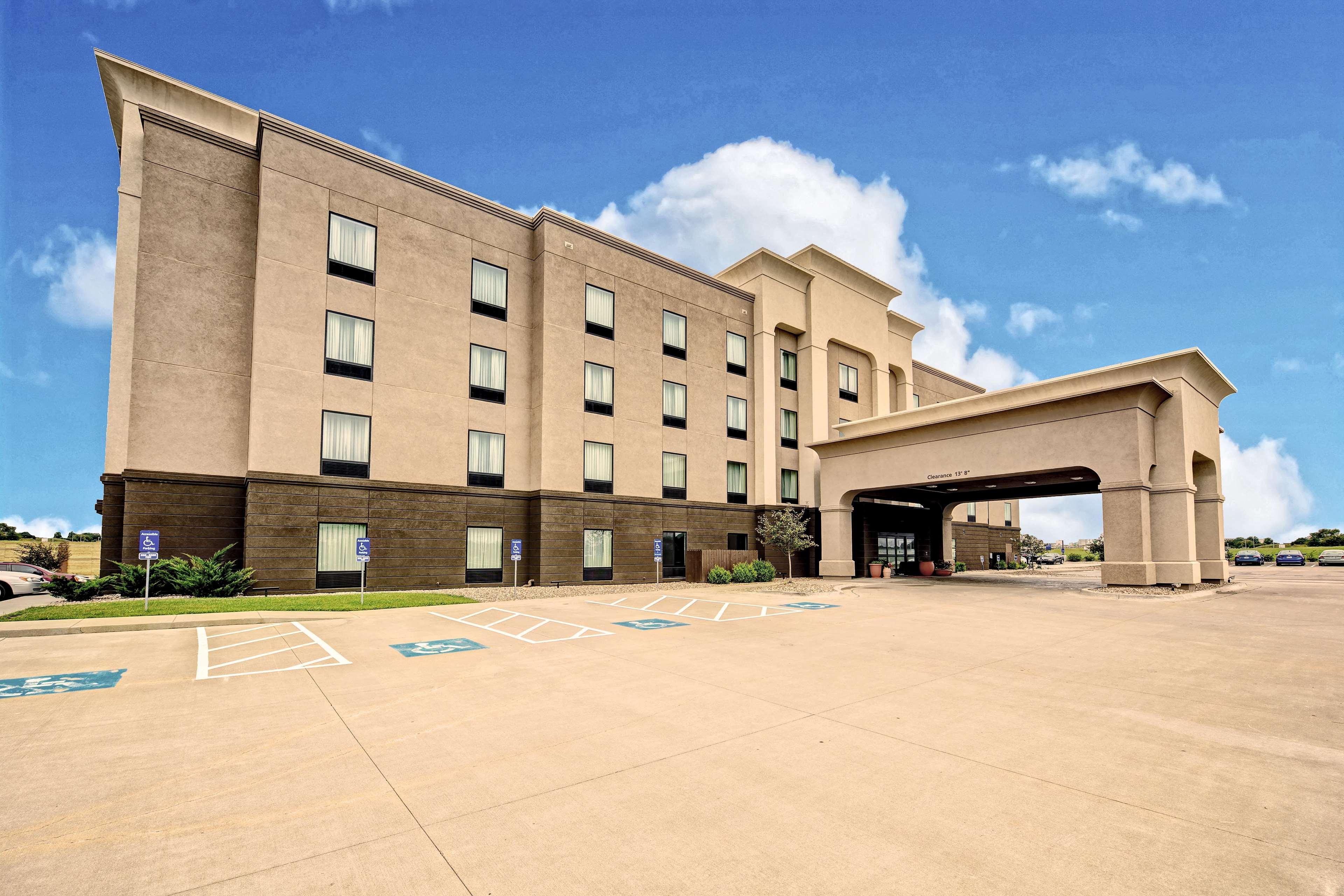 Hampton Inn Belton/Kansas City Exteriör bild